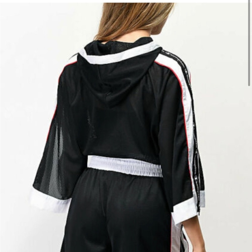 Price for 1 black
Champion bell sleeve mesh hoodie - Picture 2 of 6